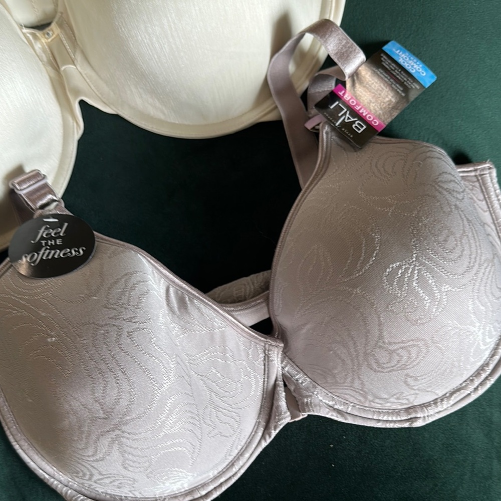 Bali Cool Comfort Underwire Bra with Front Closure in Lavender Steel.